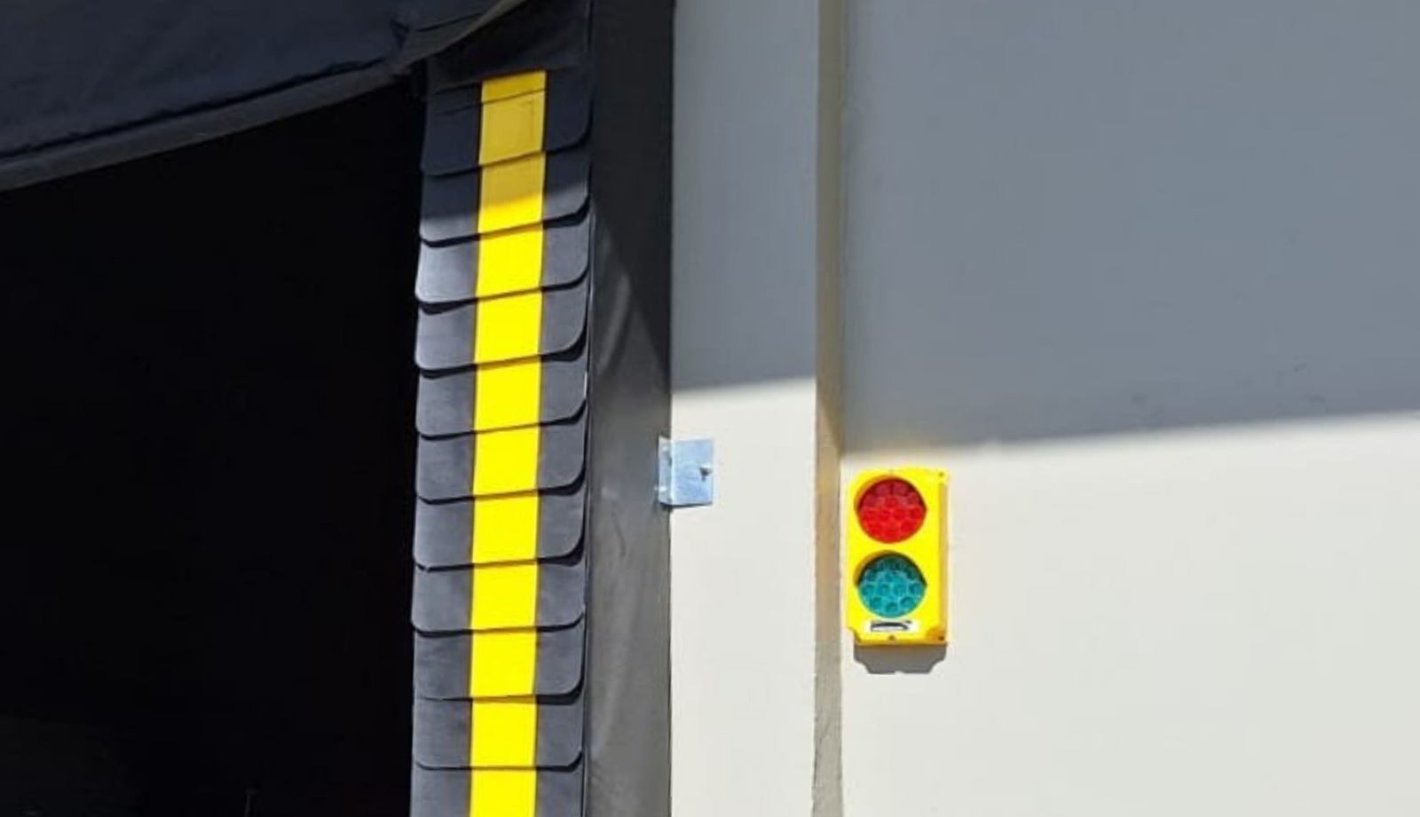 semaforo de anden: seguridad y eficiencia en su operación logística